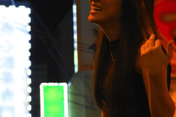 友達からのセフレ紹介場面