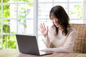 海外ライブチャットとは？メリット・デメリット、おすすめのライブチャットを徹底解説